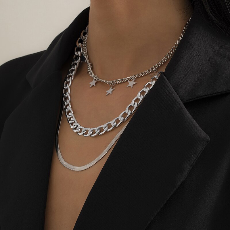 Collier Superposé Étoiles et Chaîne Serpent – Femme Moderne